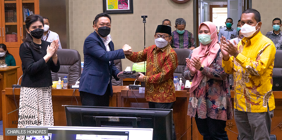 Charles Honoris Pelantikan Wakil Ketua Komisi IX
